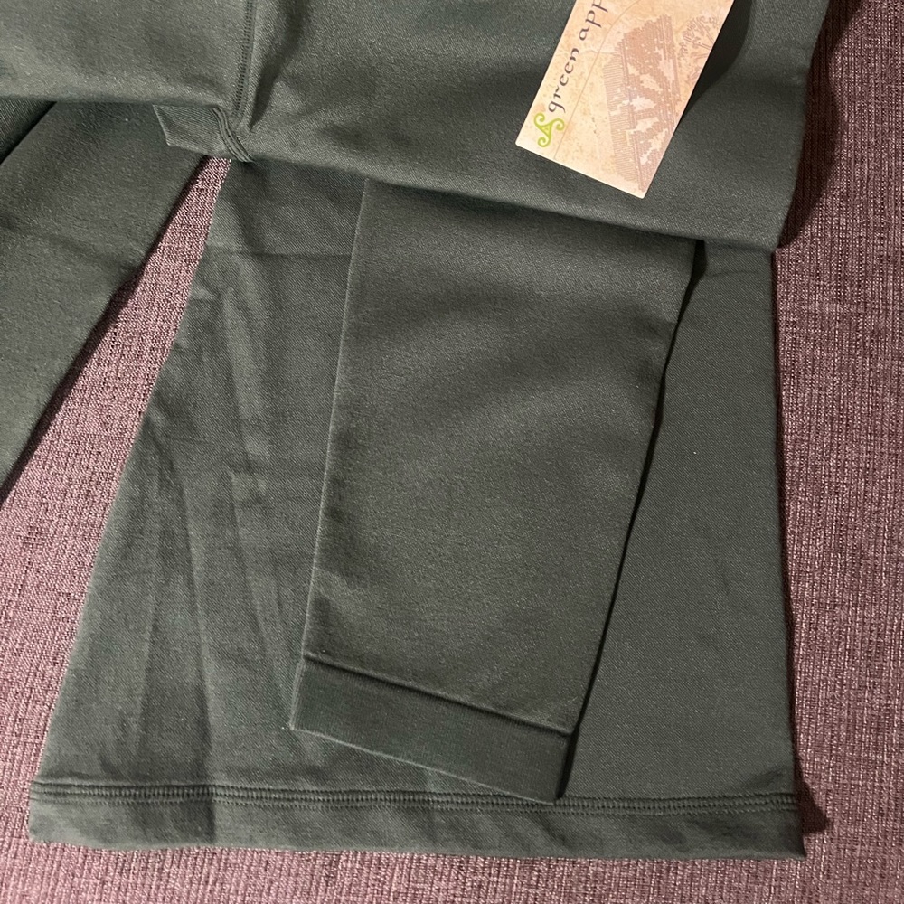 Green Apple Green Leggings with Wide Waistband and Moisture-Wicking Fabric - Picture 7 of 8